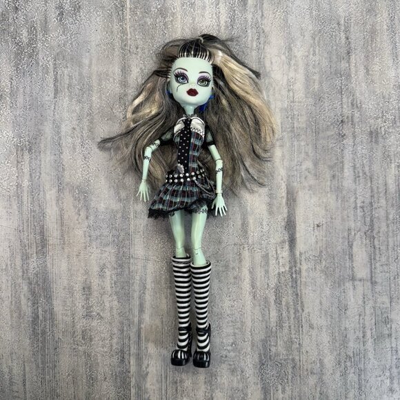 Monster High Wave 1 Frankie Stein Doll With Outfit Heels Belt Earrings 2008 - Picture 1 of 7